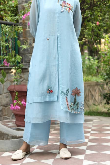 Desert Shine By Sulochana Jangir_Blue Chanderi Embroidery Round Neck Kurta And Pant Set_at_Aza_Fashions