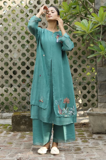 Buy_Desert Shine By Sulochana Jangir_Green Chanderi Embroidery, Patchwork Round Neck Kurta And Pant Set_Online_at_Aza_Fashions
