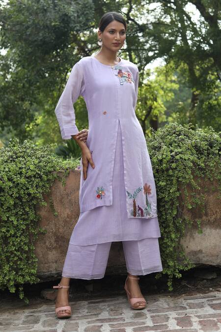 Desert Shine By Sulochana Jangir_Purple Chanderi Embroidery, Patchwork Round Neck Kurta And Pant Set_Online_at_Aza_Fashions