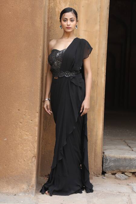Nitisha Kashyap Official_Black Georgette, Silk Mirrors Sweetheart Embroidered Blouse Pre-draped Saree Set _Online_at_Aza_Fashions