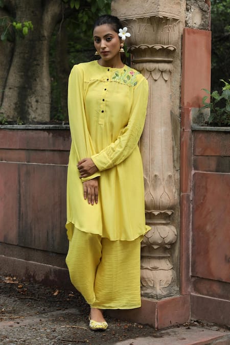 Buy_Desert Shine By Sulochana Jangir_Yellow Chanderi Embroidery Round Neck Handwoven Kurta And Pant Set_Online_at_Aza_Fashions