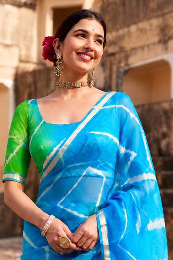 Geroo Jaipur_Blue Round Neck Stripe Pattern Saree With Blouse _Online_at_Aza_Fashions