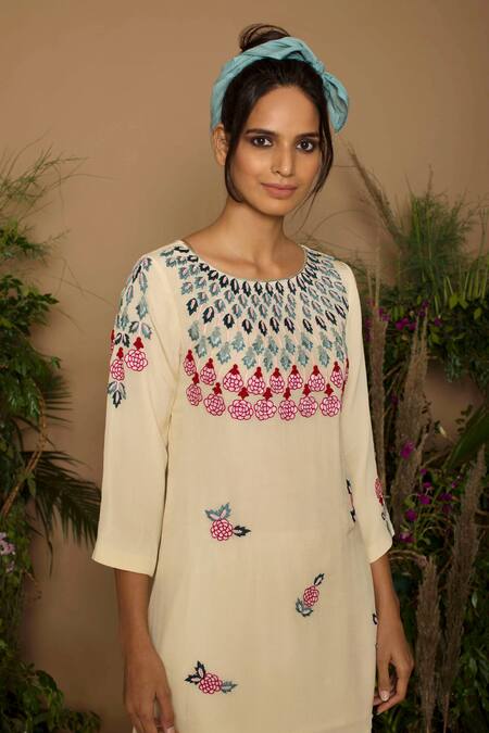 Samatvam By Anjali Bhaskar Beige Cotton, Banana Fabric Round Hand Embroidered Kurta Pant Set Online at Aza Fashions Samatvam By Anjali Bhaskar_Beige Cotton, Banana Fabric Round Hand Embroidered Kurta Pant Set _Online_at_Aza_Fashions