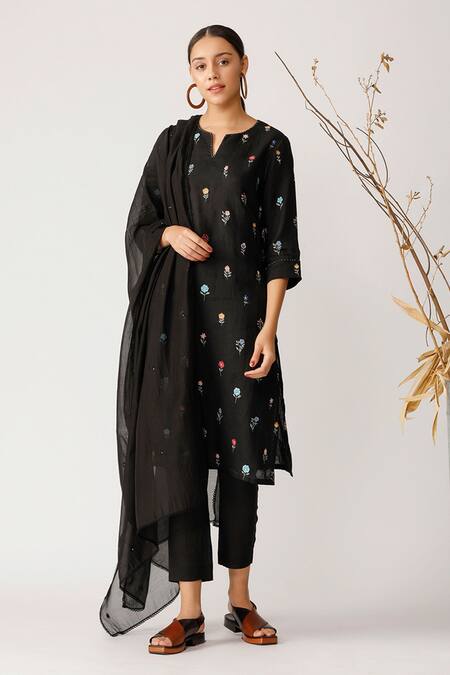 Payal Pratap Linen Embroidered Kurta Set 
