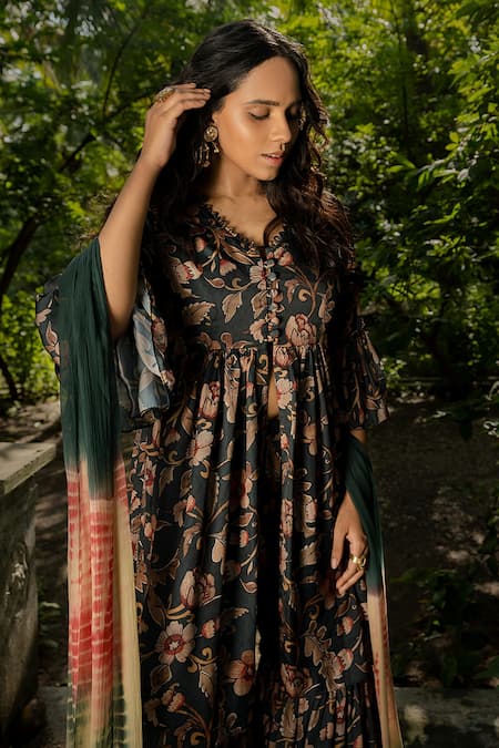 Amrin Khan_Green Modal Satin And Chiffon Print Kalamkari V Neck Floral Kurta Sharara Set _Online_at_Aza_Fashions