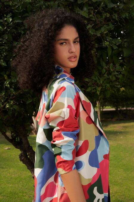 Ode To Odd_Multi Color Habutai Silk Printed Abstract Notched Lapel Collar Trench Coat_Online_at_Aza_Fashions