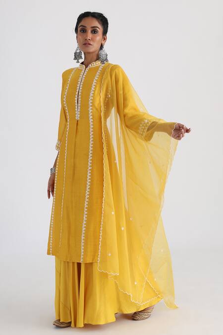Smriti By Anju Agarwal_Yellow Chanderi, Taffeta, Bamboo, Organza Sequins, Embroidery Bandeau Kurta Set _Online_at_Aza_Fashions