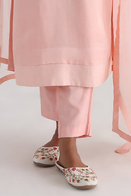Smriti By Anju Agarwal_Pink Linen, Silk, Bamboo, Organza Embroidery Split V-neck Ruhae Yoke Kurta Set _Online_at_Aza_Fashions