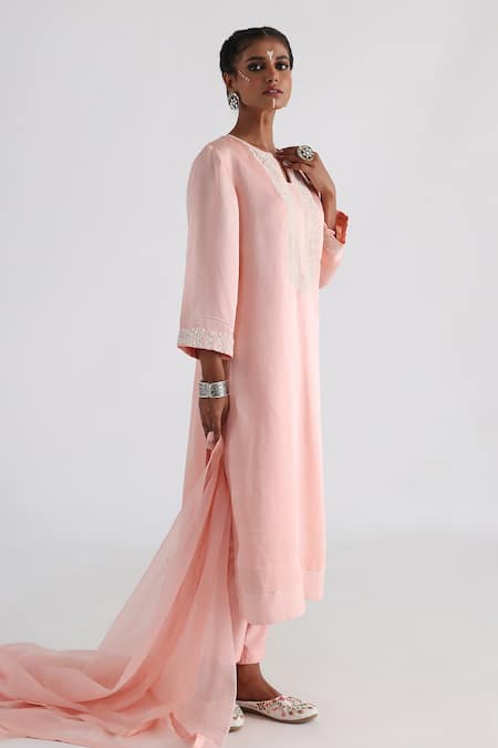 Buy_Smriti By Anju Agarwal_Pink Linen, Silk, Bamboo, Organza Embroidery Split V-neck Ruhae Yoke Kurta Set _Online_at_Aza_Fashions