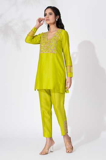 Shop The Aarya Green Chanderi, Viscose, Organza Sequins, Beads, Embroidery V-neck Kurta Set Online at Aza Fashions Shop_The Aarya_Green Chanderi, Viscose, Organza Sequins, Beads, Embroidery V-neck Kurta Set _Online_at_Aza_Fashions