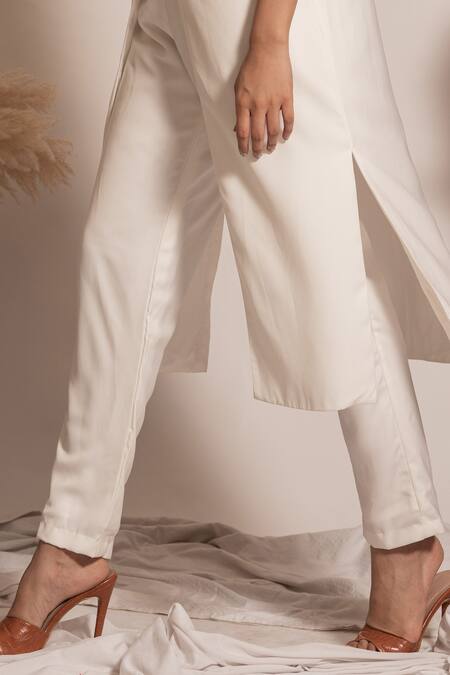 Vanshika Agarwal Label_White Taffeta, Cotton Embroidery, Sequins 3d Floral Applique Top And Pant Set_at_Aza_Fashions