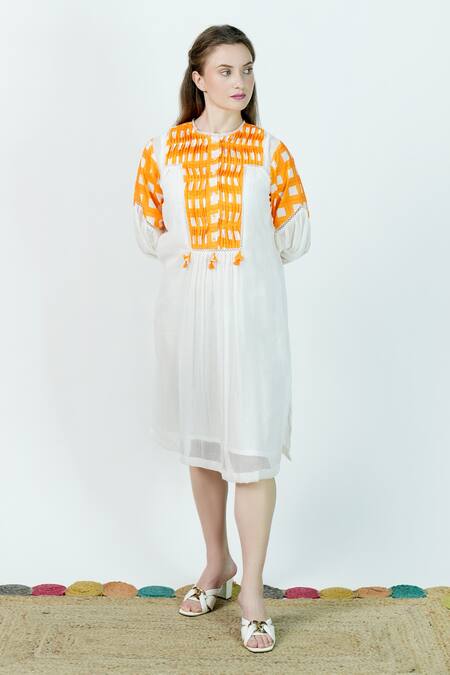 Jyoti Bansal_White Cotton, Kota Doria Round Three Quarter Sleeve Chequered Pattern Yoke Tunic _Online_at_Aza_Fashions