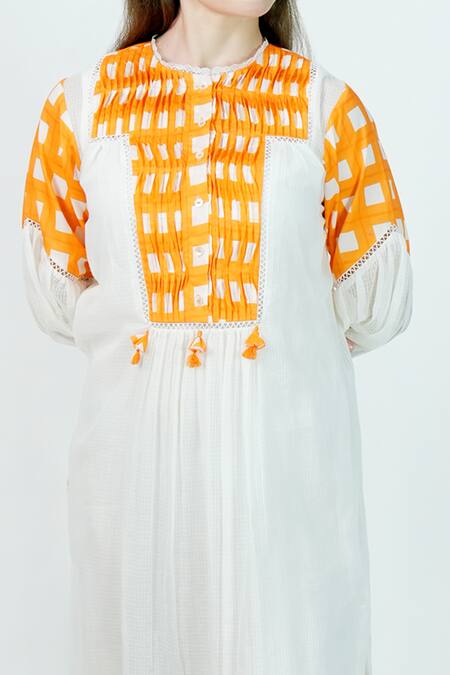 Buy_Jyoti Bansal_White Cotton, Kota Doria Round Three Quarter Sleeve Chequered Pattern Yoke Tunic _Online_at_Aza_Fashions