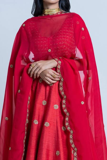 Nautanky Red Silk, Organza Embroidery V-neck Raw Floral Bridal Lehenga Set at Aza Fashions Nautanky_Red Silk, Organza Embroidery V-neck Raw Floral Bridal Lehenga Set _at_Aza_Fashions