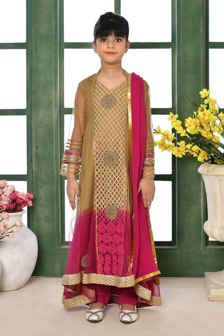 Samyukta Singhania_Gold Faux Crepe Embroidered Floral Asymmetrical Kurta Set _Online_at_Aza_Fashions