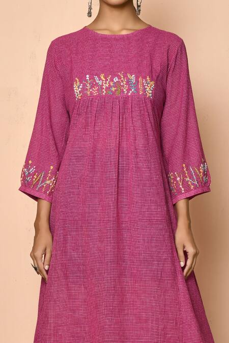 Samyukta Singhania_Purple Handloom Cotton Embroidery Round Neck Checkered Kurta_Online_at_Aza_Fashions