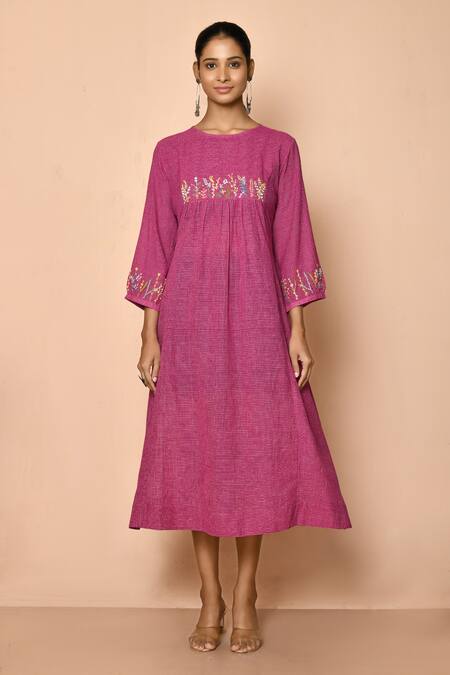 Buy Samyukta Singhania Purple Handloom Cotton Embroidery Round Neck Checkered Kurta Online at Aza Fashions Buy_Samyukta Singhania_Purple Handloom Cotton Embroidery Round Neck Checkered Kurta_Online_at_Aza_Fashions