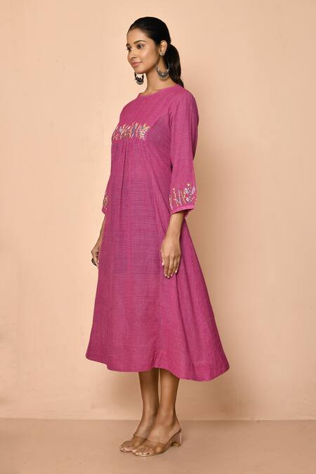Samyukta Singhania Purple Handloom Cotton Embroidery Round Neck Checkered Kurta at Aza Fashions Samyukta Singhania_Purple Handloom Cotton Embroidery Round Neck Checkered Kurta_at_Aza_Fashions