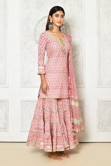 Samyukta Singhania_Pink Cotton Embroidery Round Neck Floral Print Kurta Flared Pant Set _at_Aza_Fashions