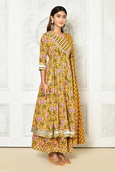 Samyukta Singhania_Yellow Cotton Embroidery Round Neck Floral Print Anarkali Set_at_Aza_Fashions
