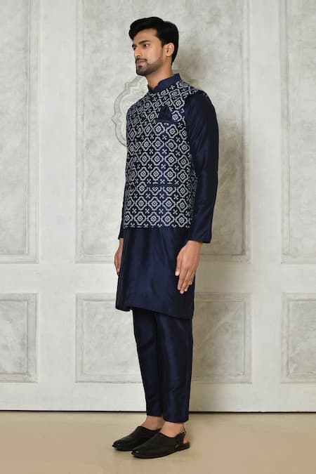 Buy_Samyukta Singhania_Blue Cotton Silk Bandhani Bundi_Online_at_Aza_Fashions
