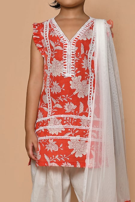 Buy_Pankhuri By Priyanka_Red Cotton, Chiffon Lace Flower Print Kurta Set 