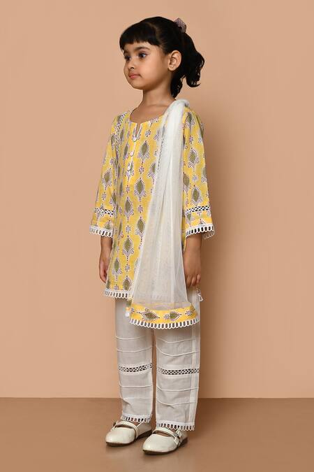 Pankhuri By Priyanka_Yellow Cotton, Chiffon Lace Leaf Hand Block Print Kurta Set _at_Aza_Fashions