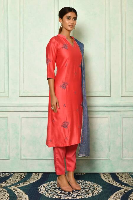 Aryavir Malhotra Coral Kurta Silk Chanderi Embroidery Mandarin Collar Straight Set at Aza Fashions Aryavir Malhotra_Coral Kurta Silk Chanderi Embroidery Mandarin Collar Straight Set_at_Aza_Fashions