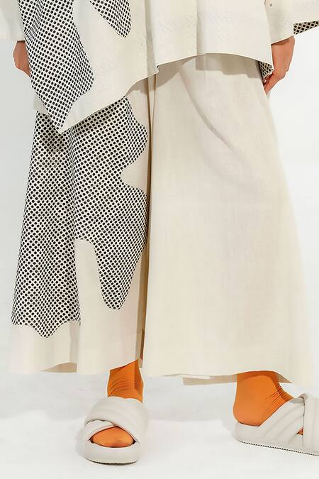 Buy_Stoique_Off White Cotton Muslin Applique Avocado Work Flared Pant _Online_at_Aza_Fashions