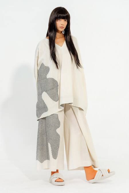 Stoique_Off White Cotton, Muslin V-neck Avocado Applique Work Top _at_Aza_Fashions