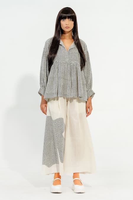 Stoique_Off White Cotton, Muslin Collared Camphor Polka Dot Pattern Top _Online_at_Aza_Fashions