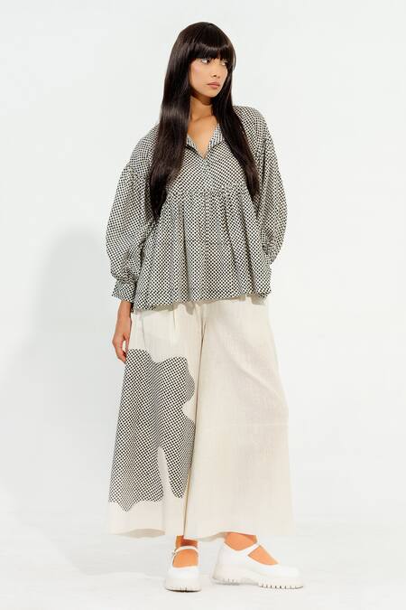 Buy_Stoique_Off White Cotton, Muslin Collared Camphor Polka Dot Pattern Top _Online_at_Aza_Fashions