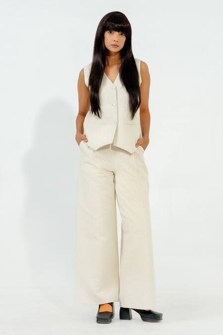 Stoique_Off White Cotton V-neck Oolong Quilted Pattern Waistcoat _Online_at_Aza_Fashions