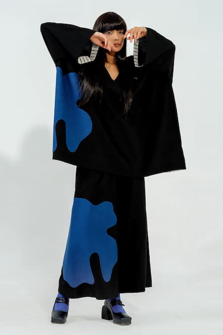 Stoique_Black Cotton Applique V-neck Cumin Work Top _at_Aza_Fashions