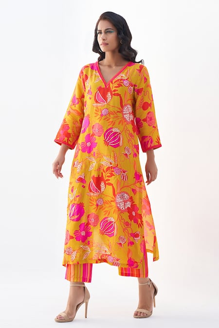 Archana Shah_Yellow Silk Pomegranate V Neck Evoke Pomo Pattern Kurta And Pant Set _Online_at_Aza_Fashions