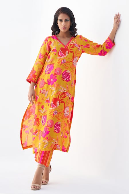 Buy_Archana Shah_Yellow Silk Pomegranate V Neck Evoke Pomo Pattern Kurta And Pant Set _Online_at_Aza_Fashions