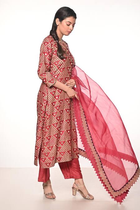 Soumodeep Dutta_Red Chanderi Embroidery, Lace, Cut Work Split Triangle Print Kurta Pant Set _Online_at_Aza_Fashions