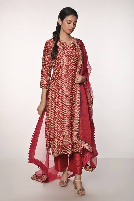 Buy_Soumodeep Dutta_Red Chanderi Embroidery, Lace, Cut Work Split Triangle Print Kurta Pant Set _Online_at_Aza_Fashions
