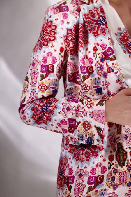 Betrue_White Handloom Cotton, Silk Embroidery Kashan Print Blazer _Online_at_Aza_Fashions