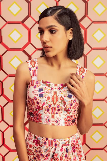 Buy_Betrue_White Handloom Cotton Square Neck Kashan Print Bustier _Online_at_Aza_Fashions