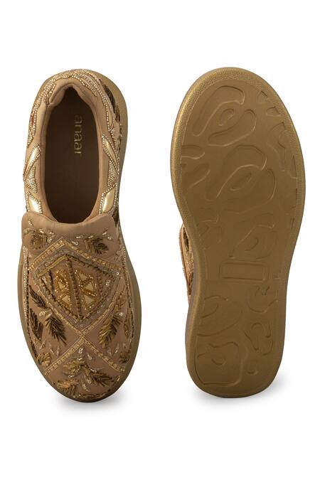 Buy_Anaar_Gold Honeybee Gota Embroidered Sneakers 