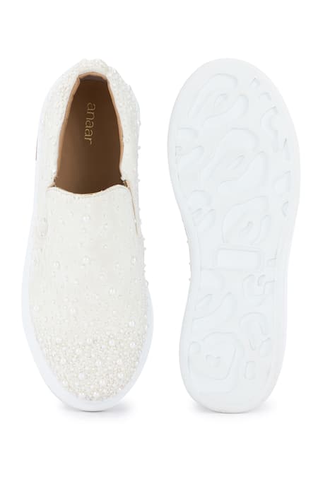 Buy_Anaar_Ivory June Baby Embroidered Sneakers 