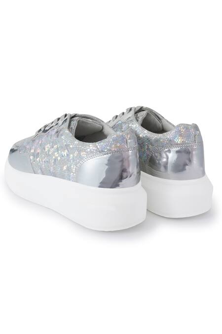 Anaar_Silver Disco 22 Classic Geometric Pattern Sneakers _at_Aza_Fashions