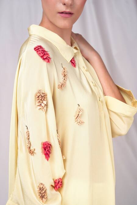 Buy Seesa Cream Crepe, Silk Embroidery Collared Applique Top Online at Aza Fashions Buy_Seesa_Cream Crepe, Silk Embroidery Collared Applique Top _Online_at_Aza_Fashions