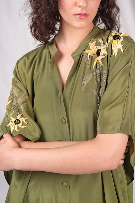 Buy_Seesa_Green Crepe, Silk Embroidery Mandarin Collar Sleeve Kaftan _Online_at_Aza_Fashions