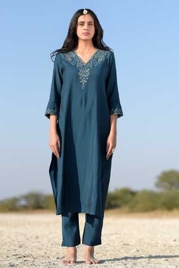 Buy_Tatwa_Blue Silk Sequins, Metallic Thread, Embroidery Resham Zari Kantha Kurta And Pant _Online_at_Aza_Fashions