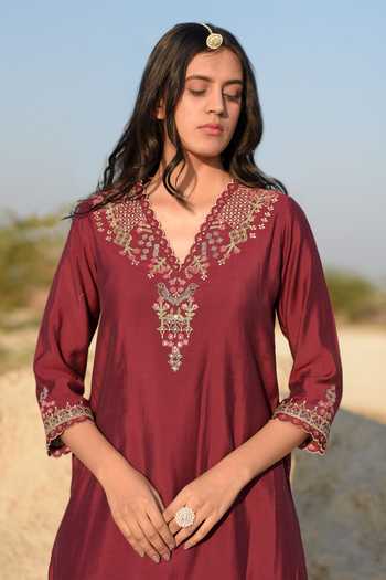 Buy_Tatwa_Maroon Sequins, Metallic Thread, Embroidery Resham Zari Kantha Kurta And Pant _Online_at_Aza_Fashions