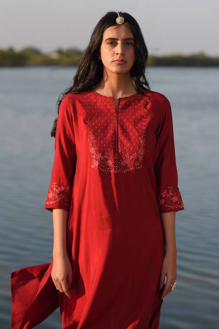 Tatwa_Red Katan Silk Hand Embroidered Resham Handloom Chanderi Kurta Set _Online_at_Aza_Fashions