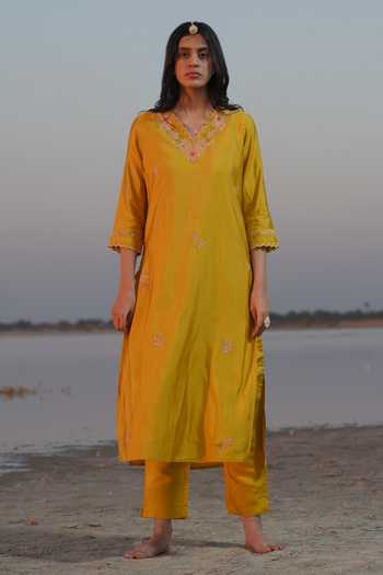 Buy_Tatwa_Yellow Silk Embroidery V-neck Hand Kurta Set _Online_at_Aza_Fashions