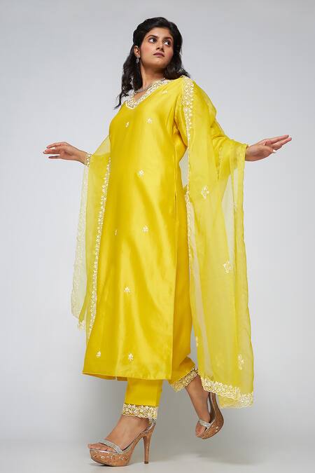 Asaga Yellow Chanderi, Muslin, Organza Embroidery V-neck Iris Floral Kurta Set Online at Aza Fashions Asaga_Yellow Chanderi, Muslin, Organza Embroidery V-neck Iris Floral Kurta Set _Online_at_Aza_Fashions